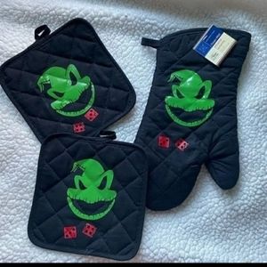 Nightmare before Christmas Oogie Boogie Kitchen Oven Mitt Set